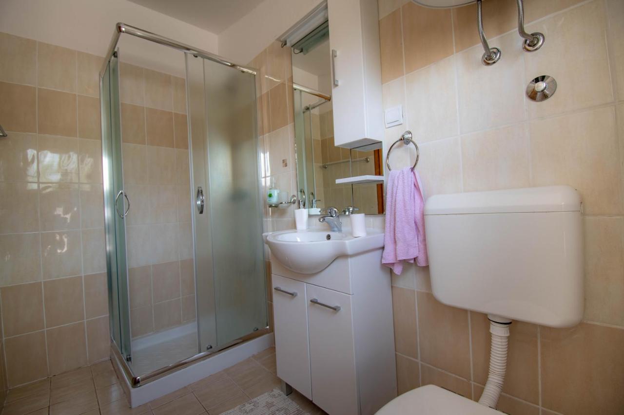 Apartments Betty Borik Rovinj Bagian luar foto