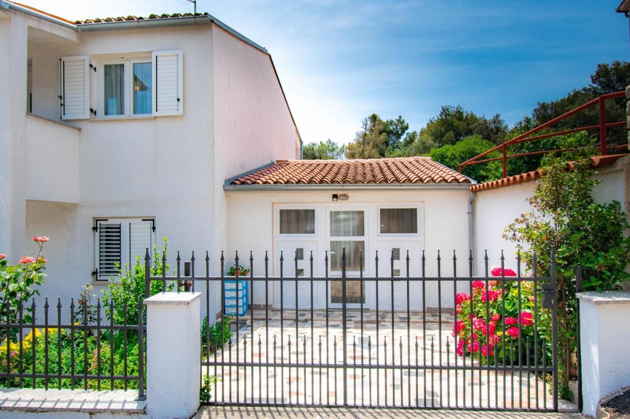 Apartments Betty Borik Rovinj Bagian luar foto