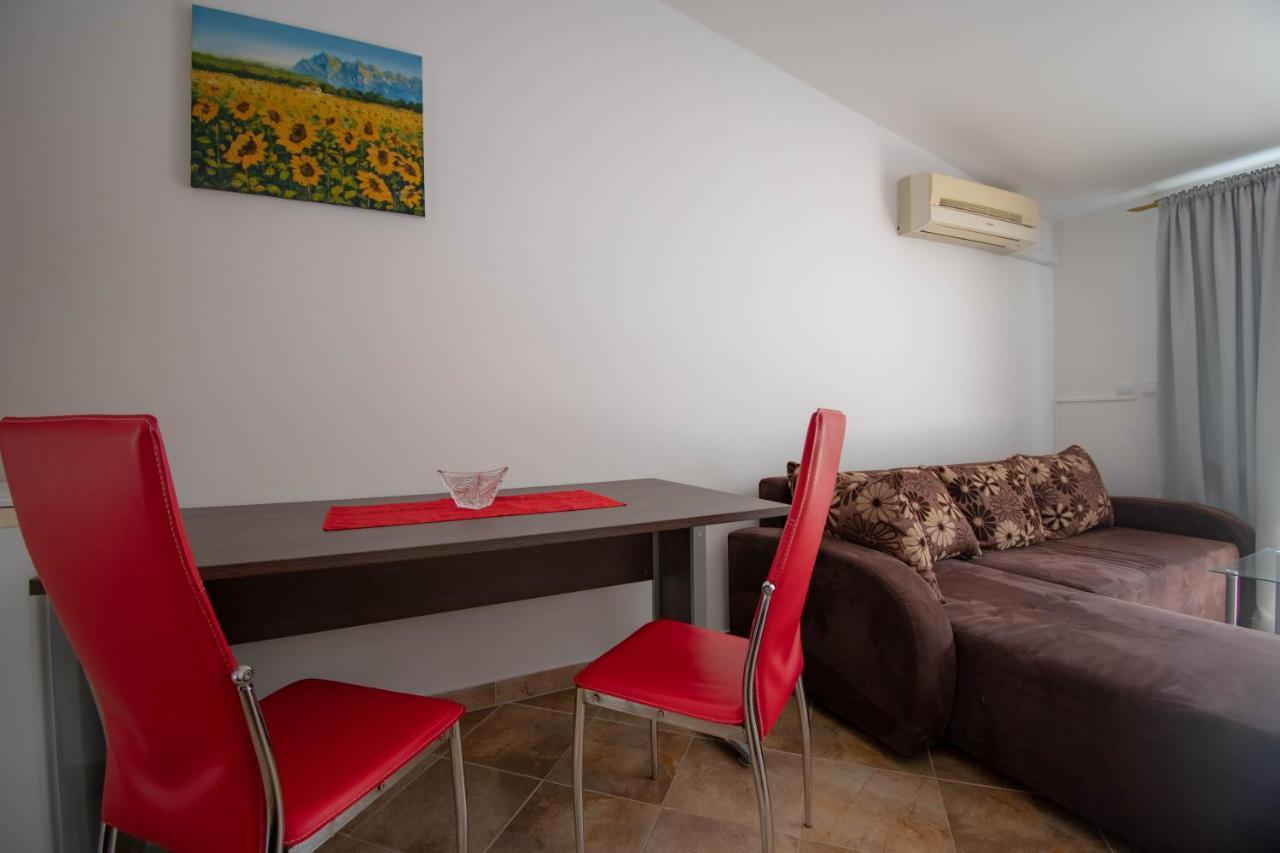 Apartments Betty Borik Rovinj Bagian luar foto