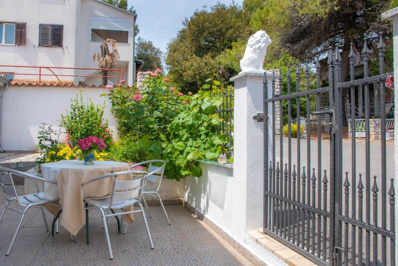 Apartments Betty Borik Rovinj Bagian luar foto