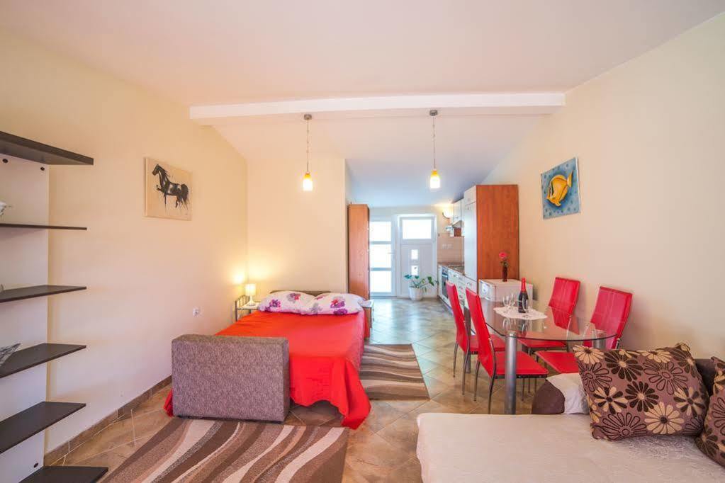 Apartments Betty Borik Rovinj Bagian luar foto