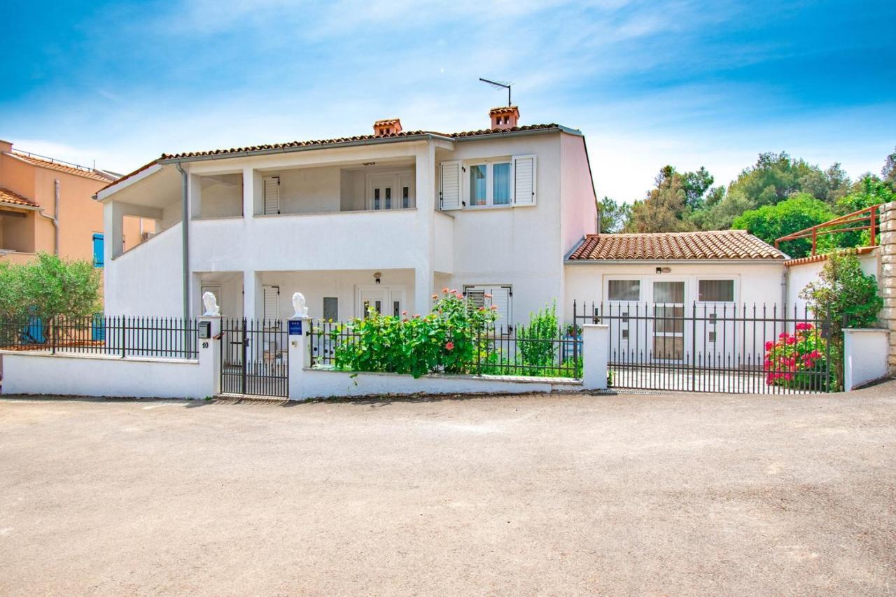 Apartments Betty Borik Rovinj Bagian luar foto
